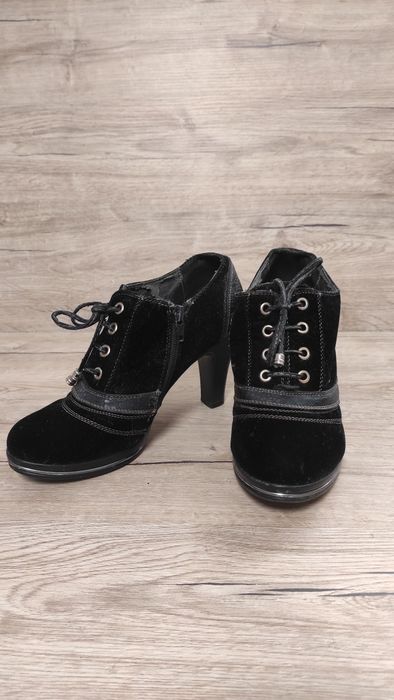 Замшеві осінні туфлі.