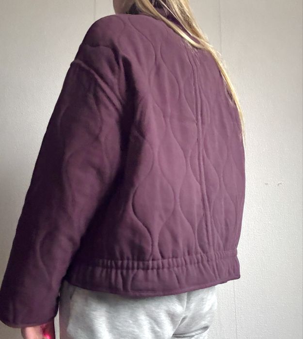 Przejsciowa kurtka fioletowa stan bardzo dobry urocza stradivarius