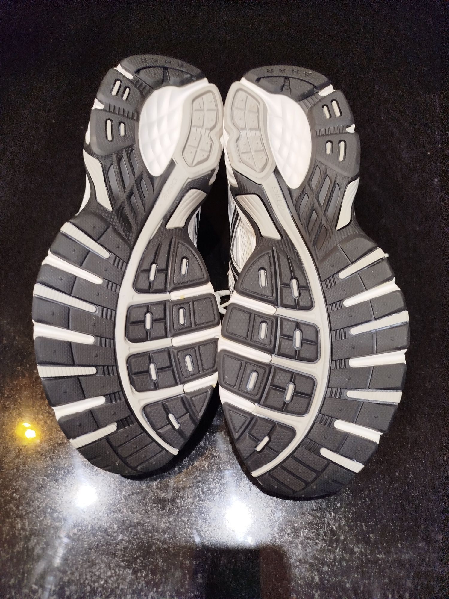 Sapatilha corrida Asics nova