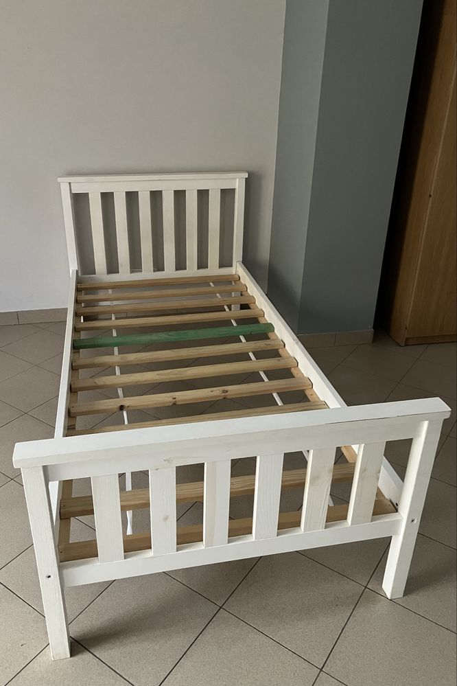 Białe łóżko sosnowe 90 x 200 shabby