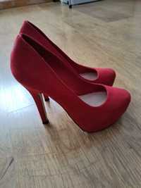 Sapato salto alto vermelho