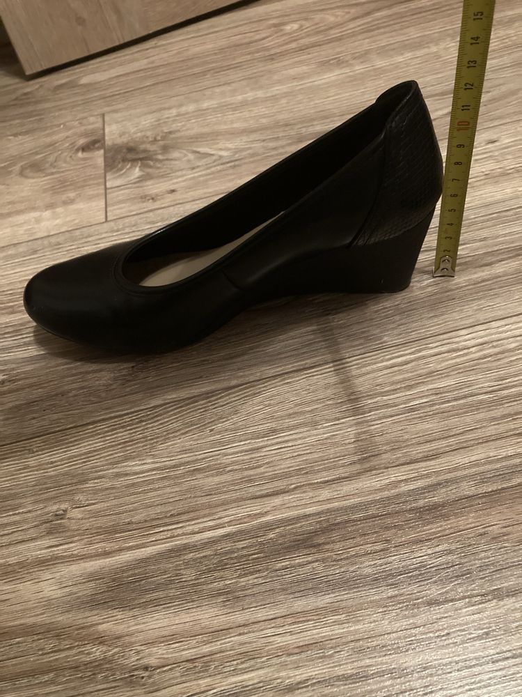 Buty na koturnie