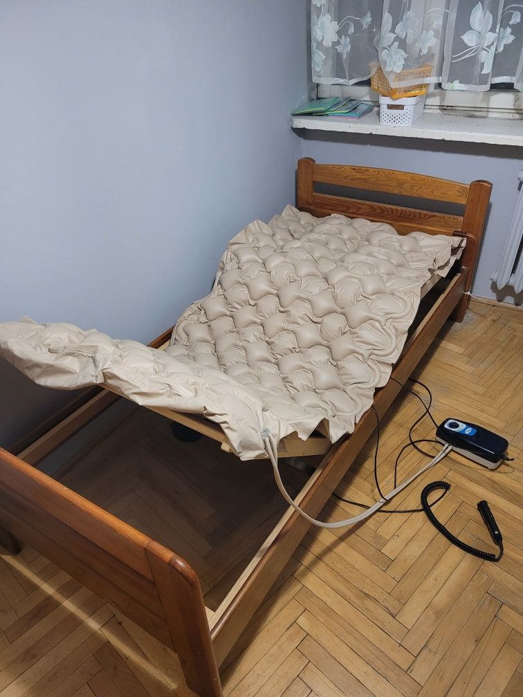 Łóżko rehabilitacyjne (ortopedyczne) z materacem przeciwodleżynowym