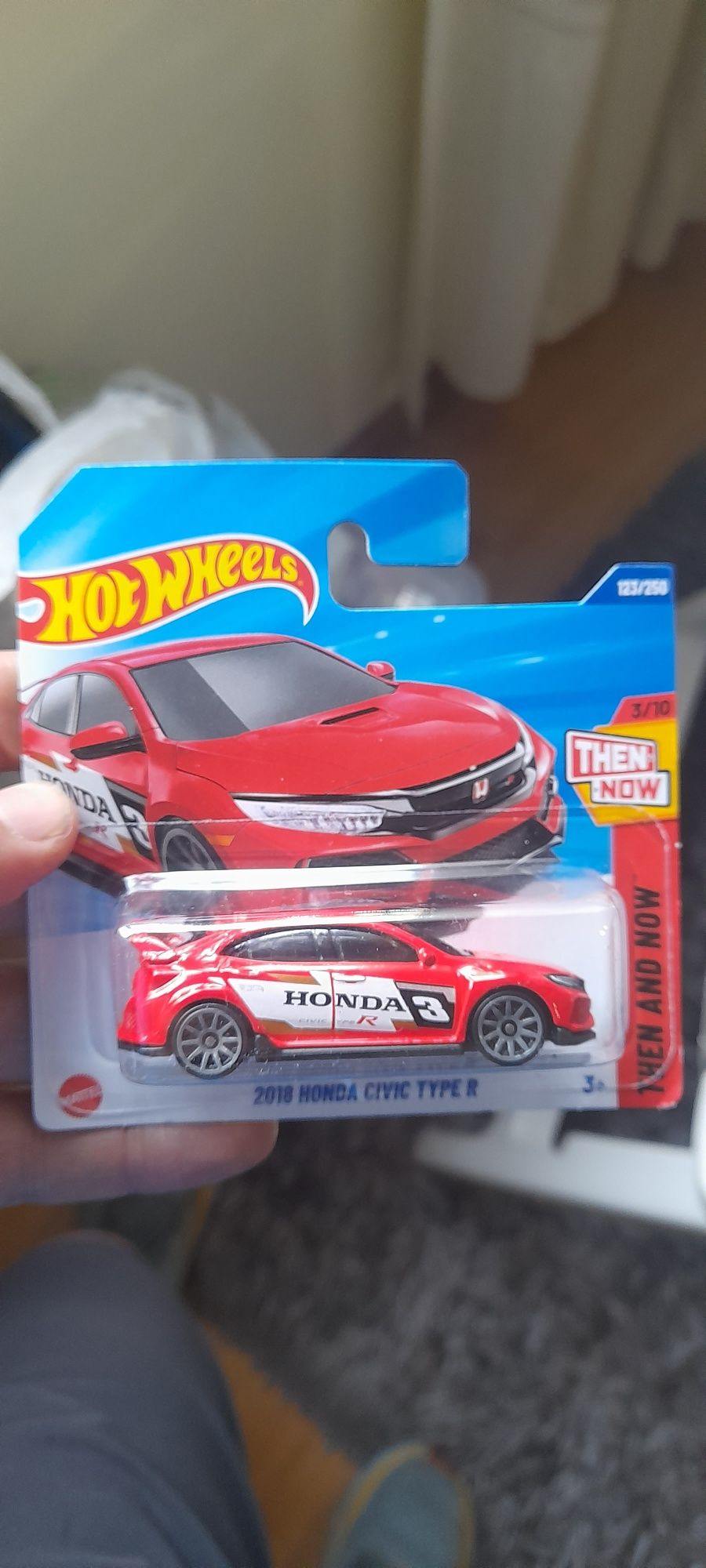 Miniaturas hotwheels e Pop Race