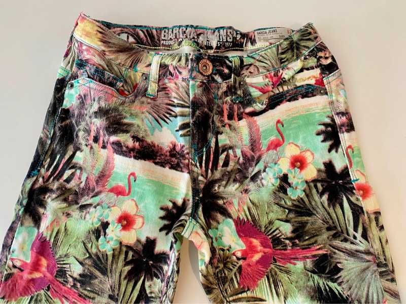 Calças coloridas, skinny fit, marca Garcia Jeans, tamanho 152.