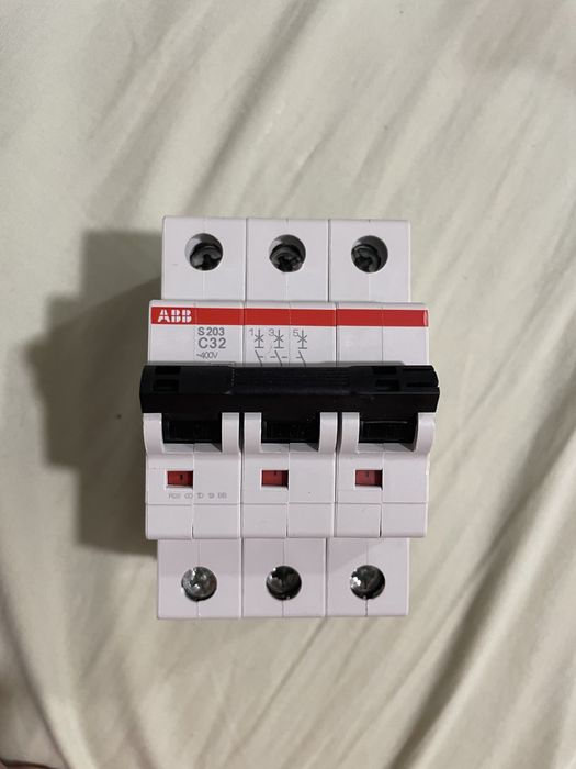Disjuntor ABB S203-C32 | Cinzento