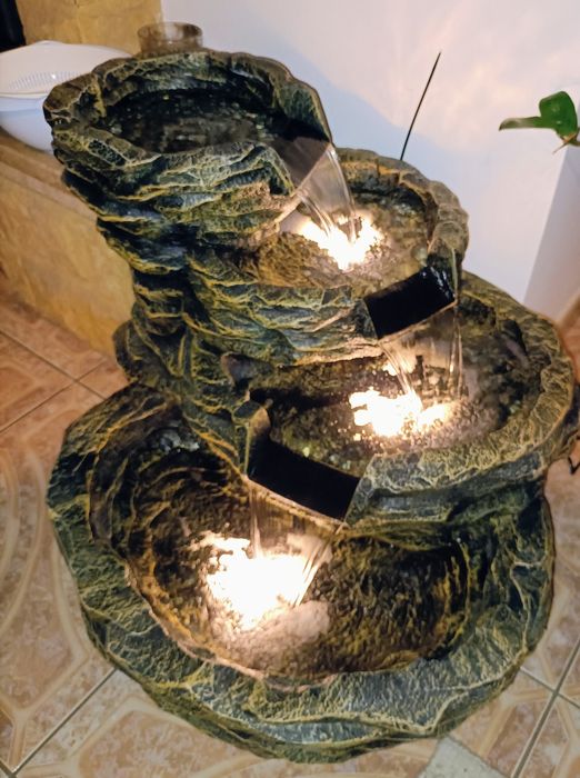 Fontanna domowa, wodospad ogrodowy.