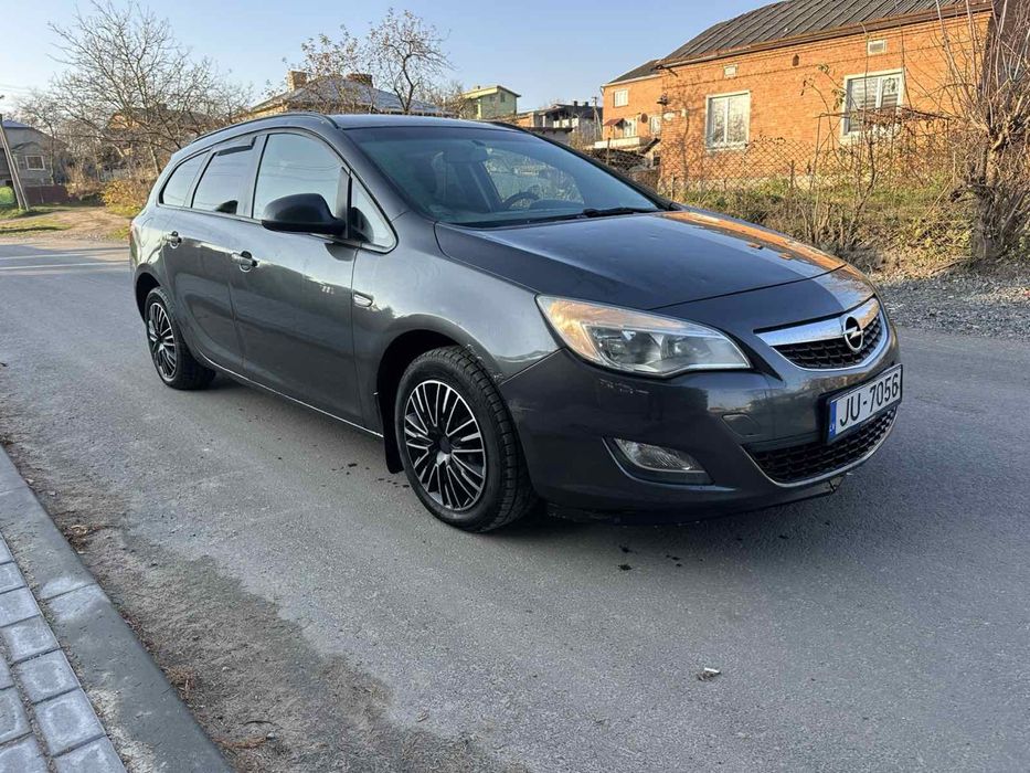 Продам опель астра 2012 1.3 дизель