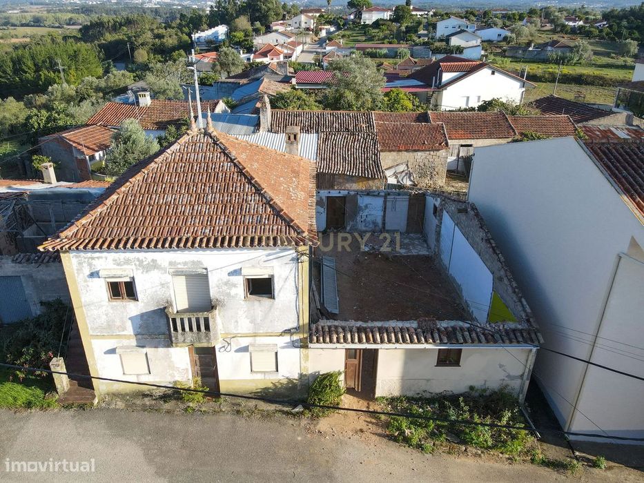 Moradia T2 - Para recuperar
