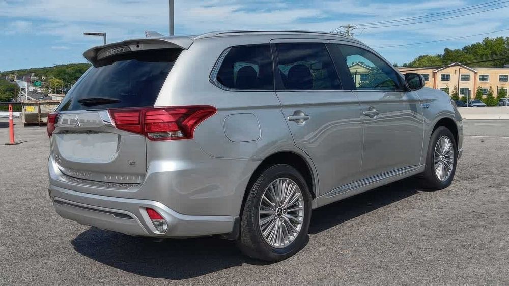 Mitsubishi Outlander Hybrid Plug-in SEL S-AWC      2022