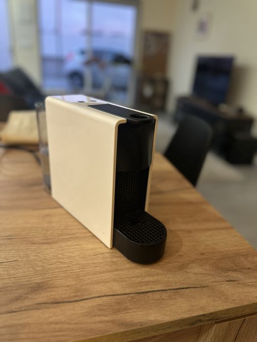 Cafeteira Nespresso - Essenza