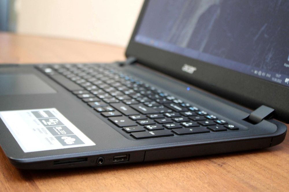Ноутбук Acer Aspire ES1-533/4 ядра N4200/8GB ОЗУ/SSD на 256/АКБ 2год!