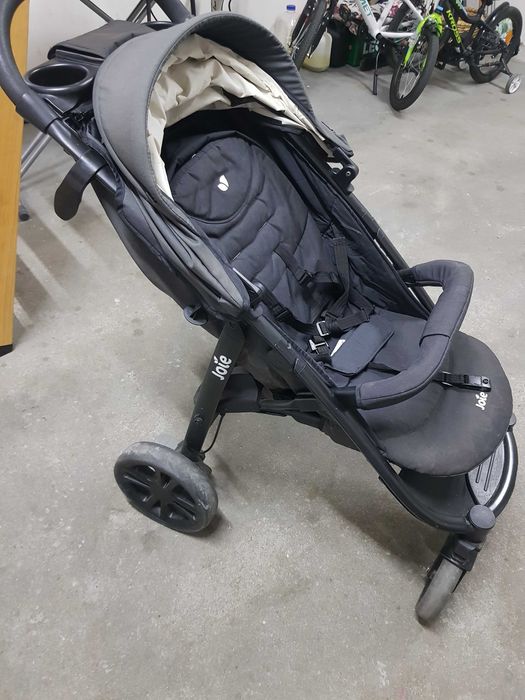 Ładna spacerówka JOIE