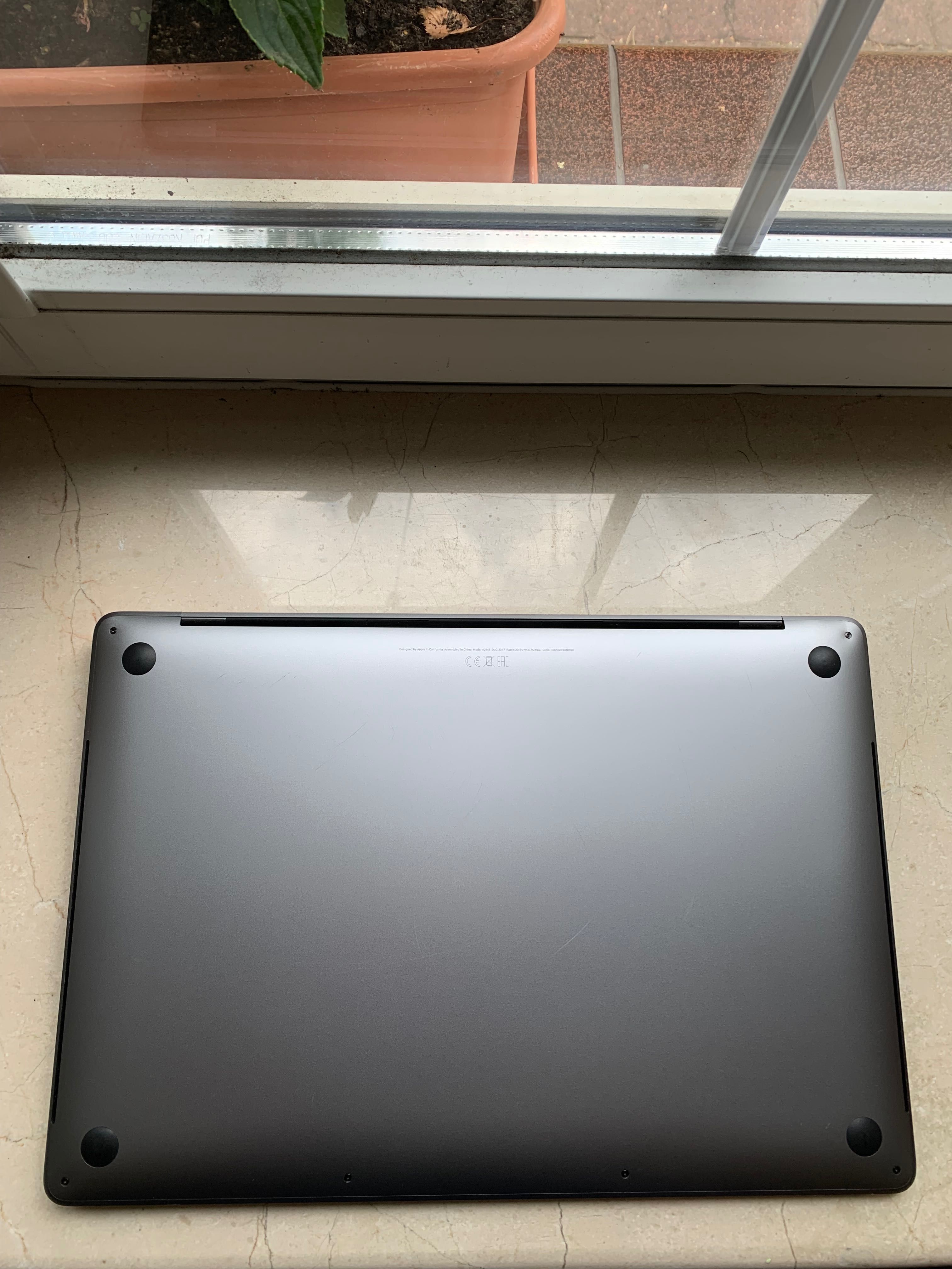 MacBook Pro 16” A2141 | 2019 – i7 / 32 GB / 500 GB SSD – uszk matryca