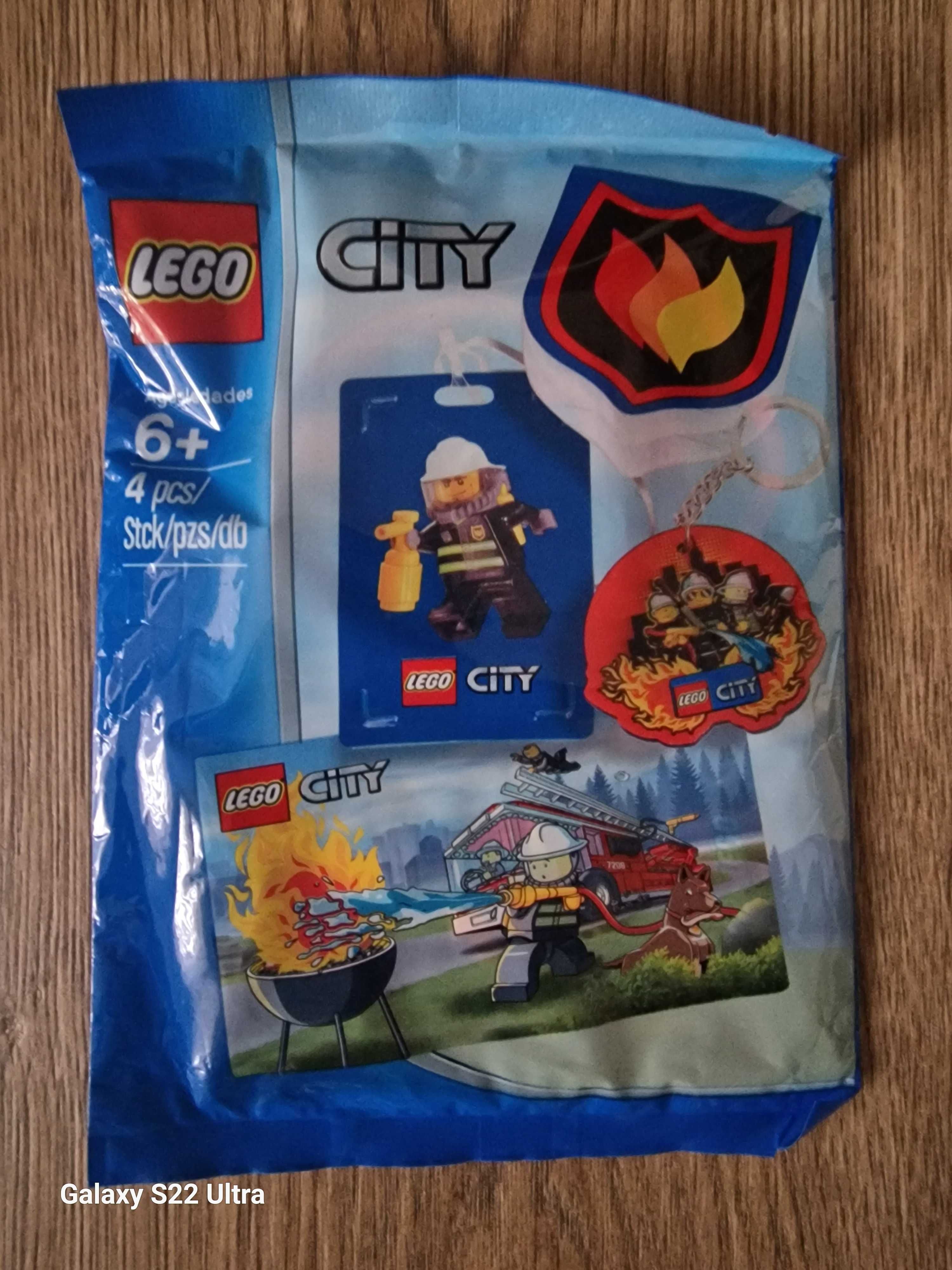LEGO City zestaw gadżetów brelok, notes, naklejka
