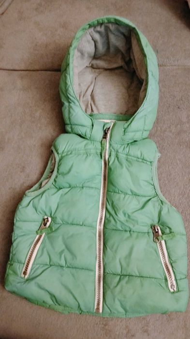 Sprzedam bezrękawnik firmy H&M w rozmiarze 98