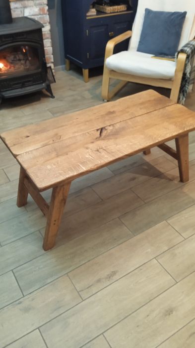 Стіл з дуба в скандинавському стилі