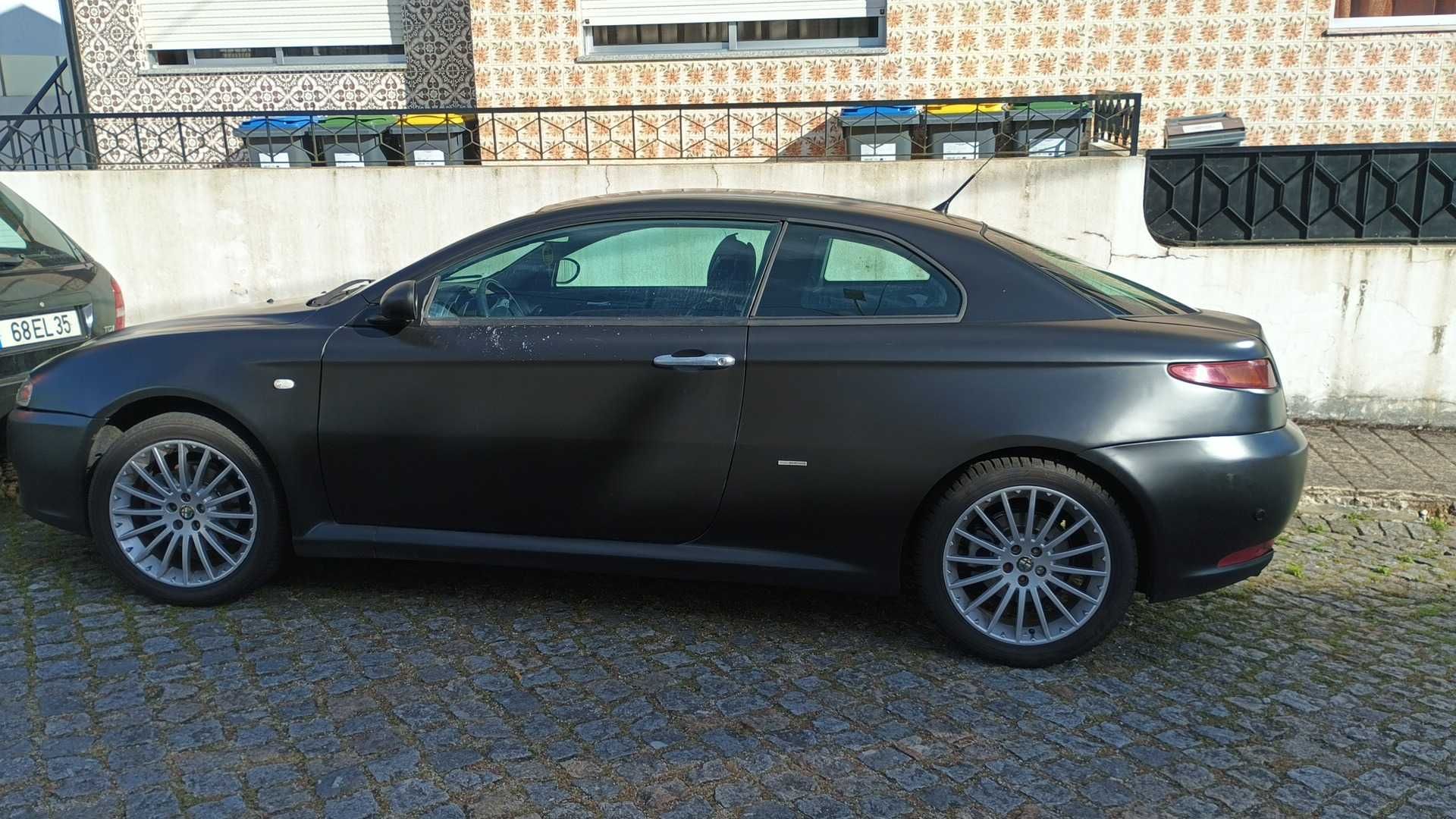 Alfa Romeo GT preto mate ler bem o anúncio