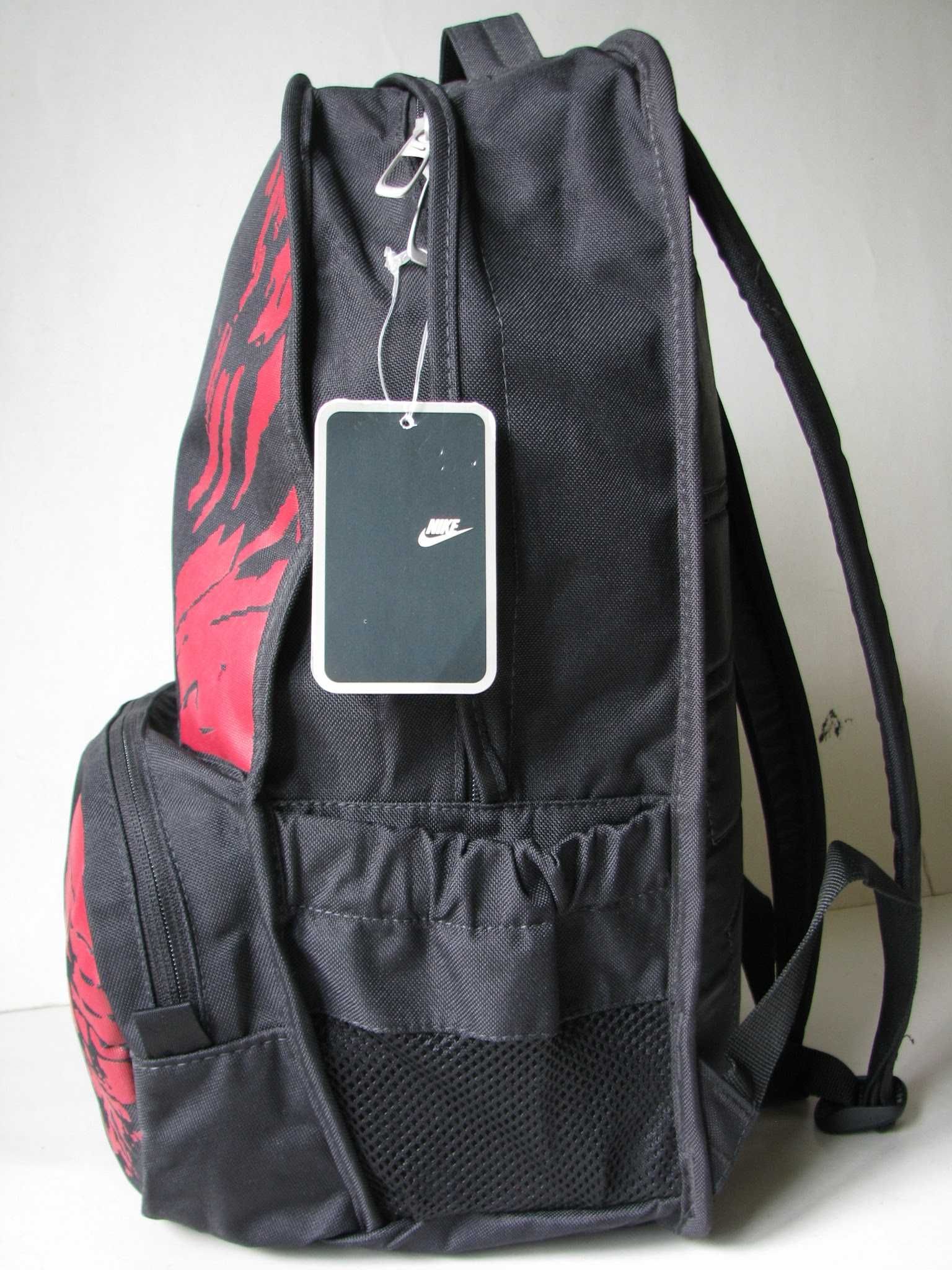 Рюкзак NIKE 20L black/red