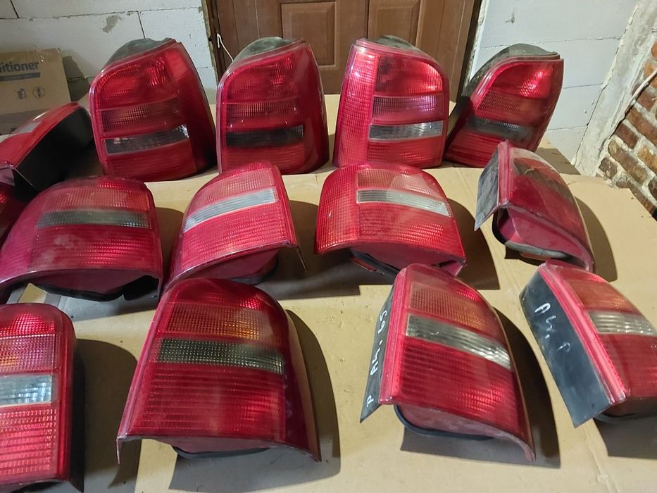 Audi a4 b5 kombi prawa lewa tylna lampa tył wkład