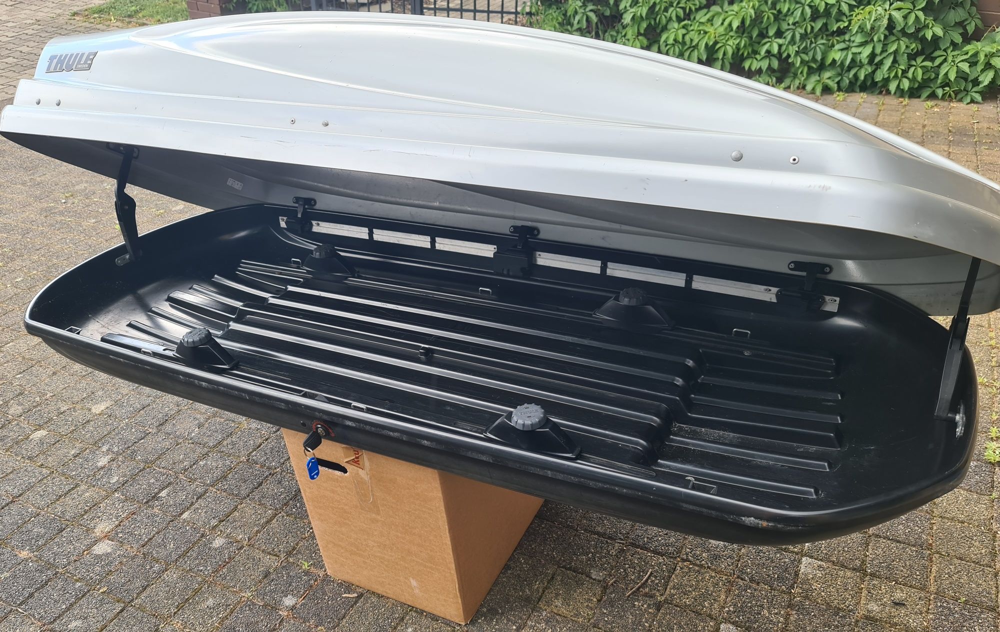 Box dachowy thule atlantis 780