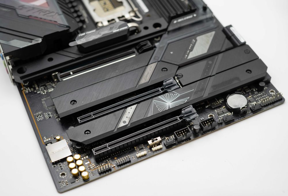 Asus ROG STRIX Z790-E Gaming Wi-Fi s1700, Z790, PCI-Ex16 (з нюансом)