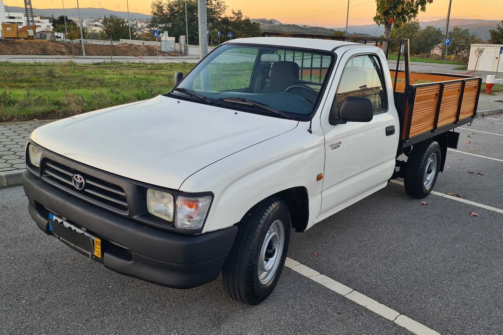 toyota hilux poucos km