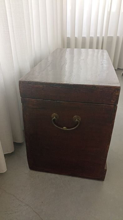 Baú / cómoda em madeira antiga restaurada