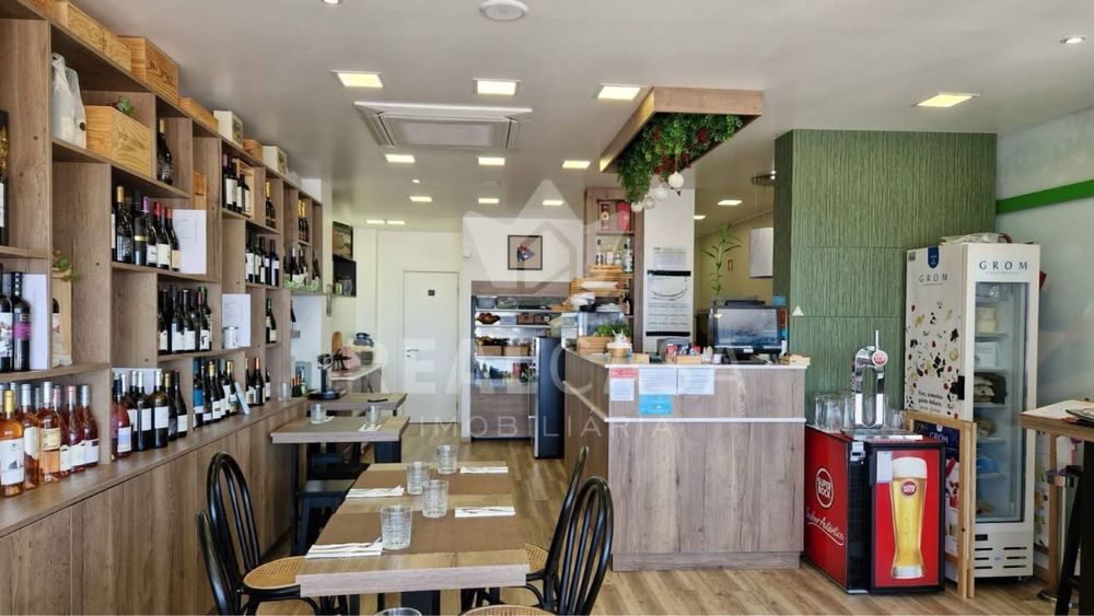 Casa de petiscos à beira mar