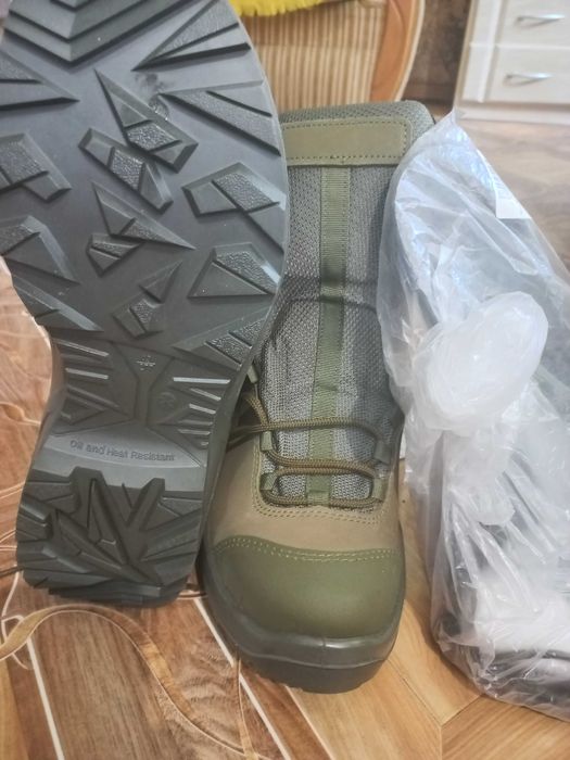 Взуття, берці військові