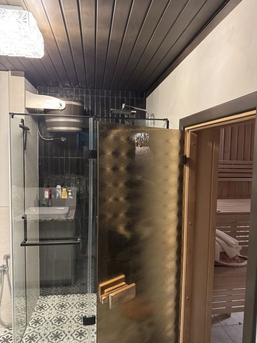 Енергонезалежний будинок з басейном біля Києва, баня, ліс