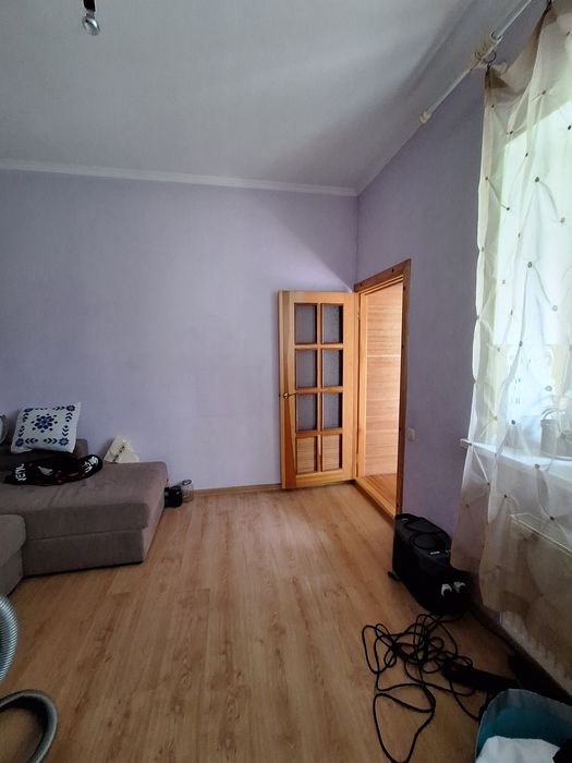 Продаю частину будинку  вул. Хрещатик