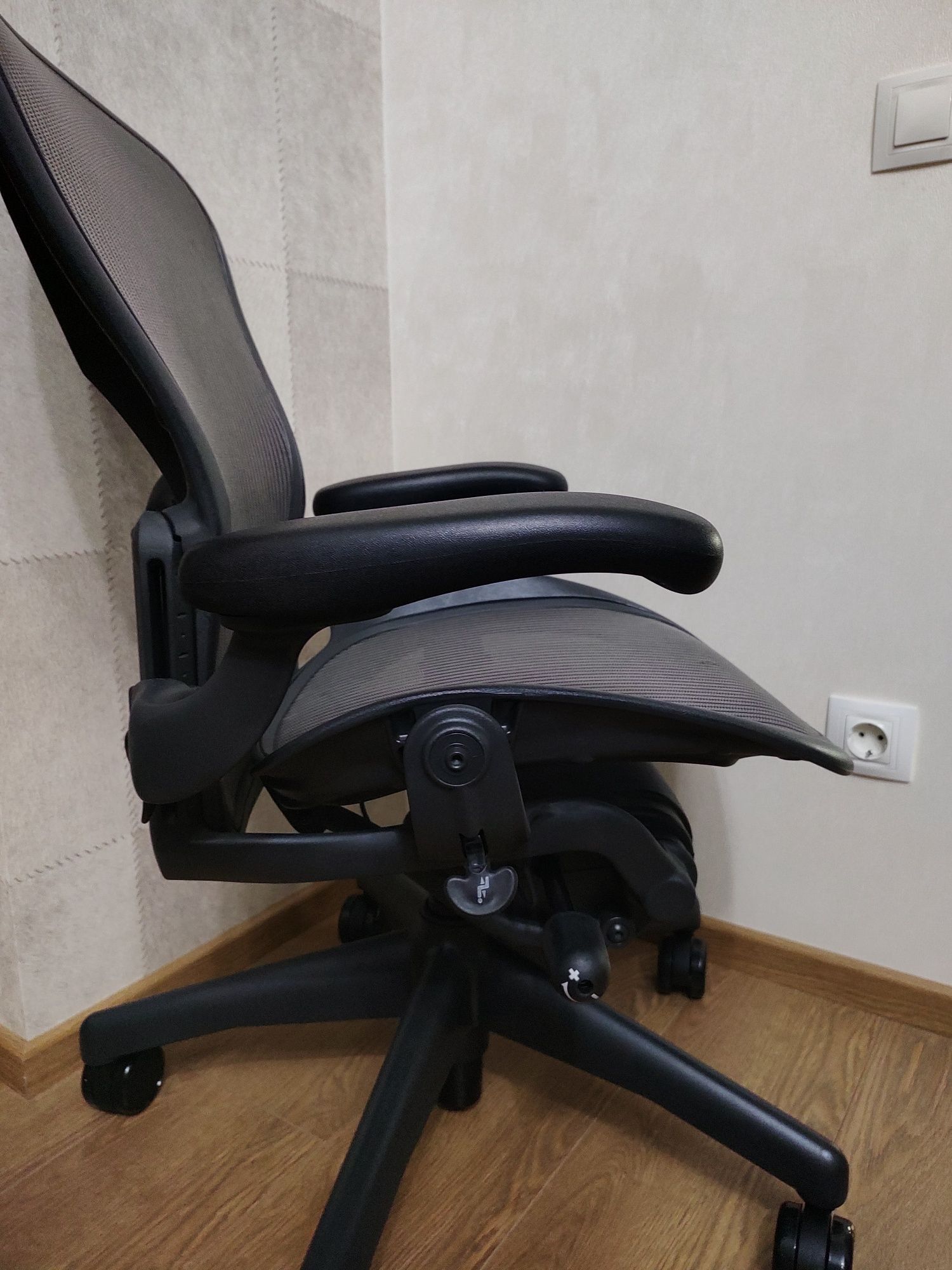 Кресло Herman Miller Aeron