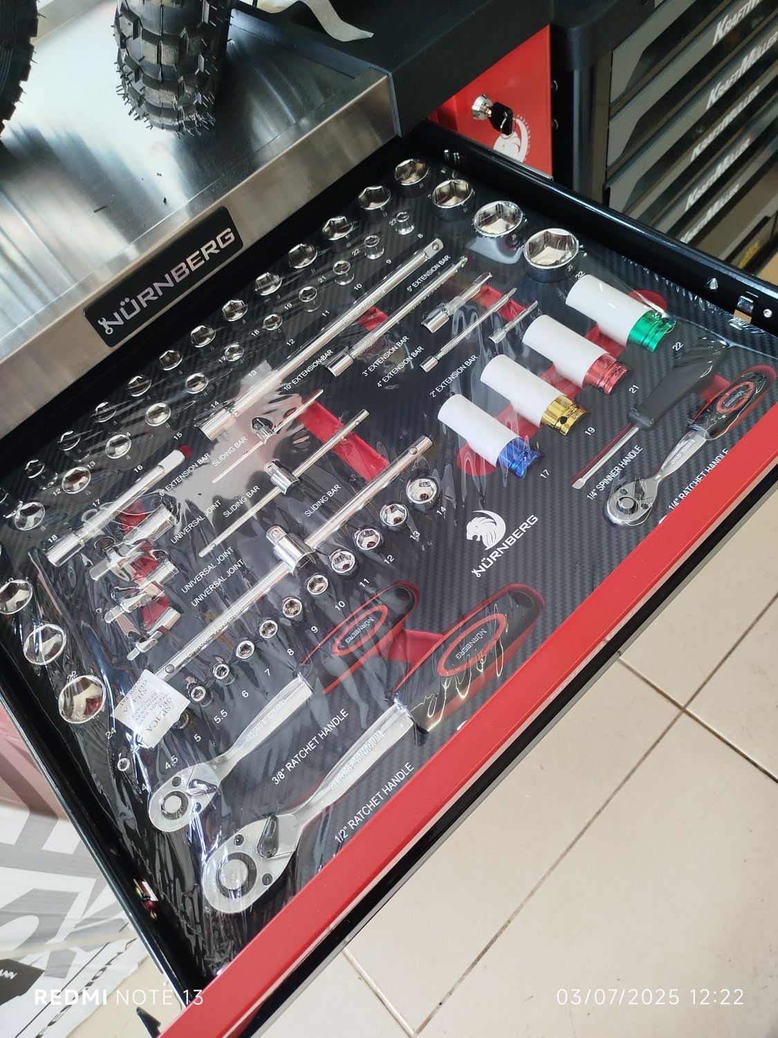 Carrinho ferramentas 6 gavetas 5 c/ferramenta e porta lateral marca Nu