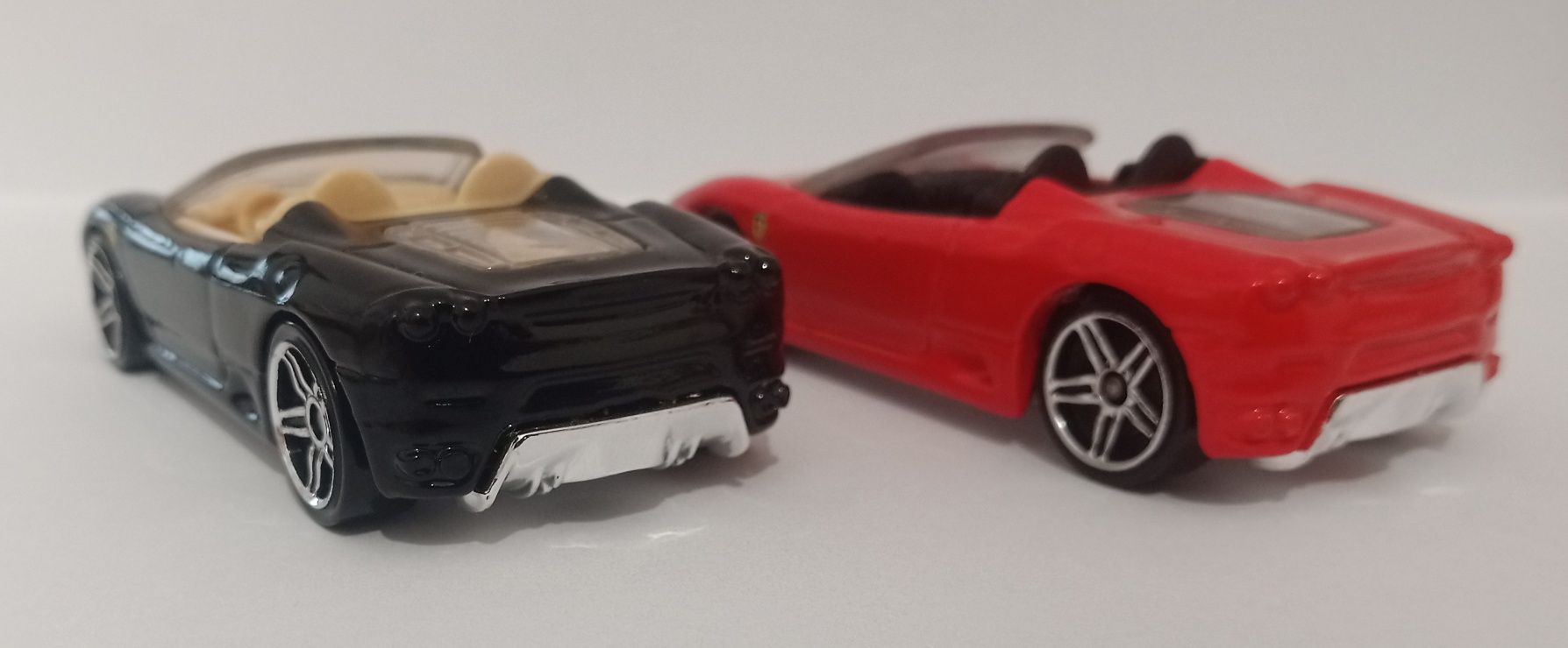 Ferrari F430 Spider x 2. Hot Wheels 1:64 + Pininfarina Battista 1:64