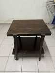 Mesa com rodas ideal para TV