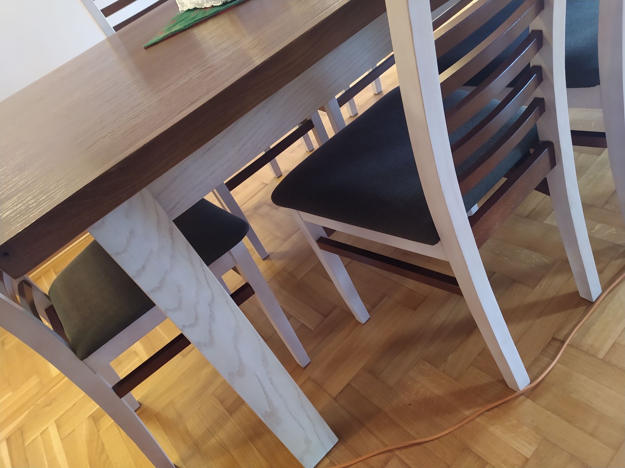Stół dębowy rozkładany 214x103cm wraz z 10 krzesłami