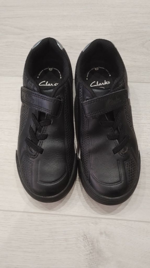 Дитячі кросівки Clarks