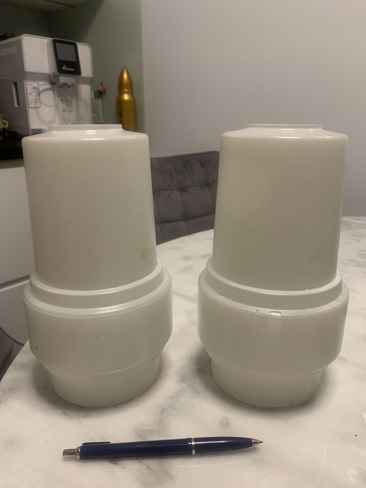Dwa szklane klosze mleczny kolor prl