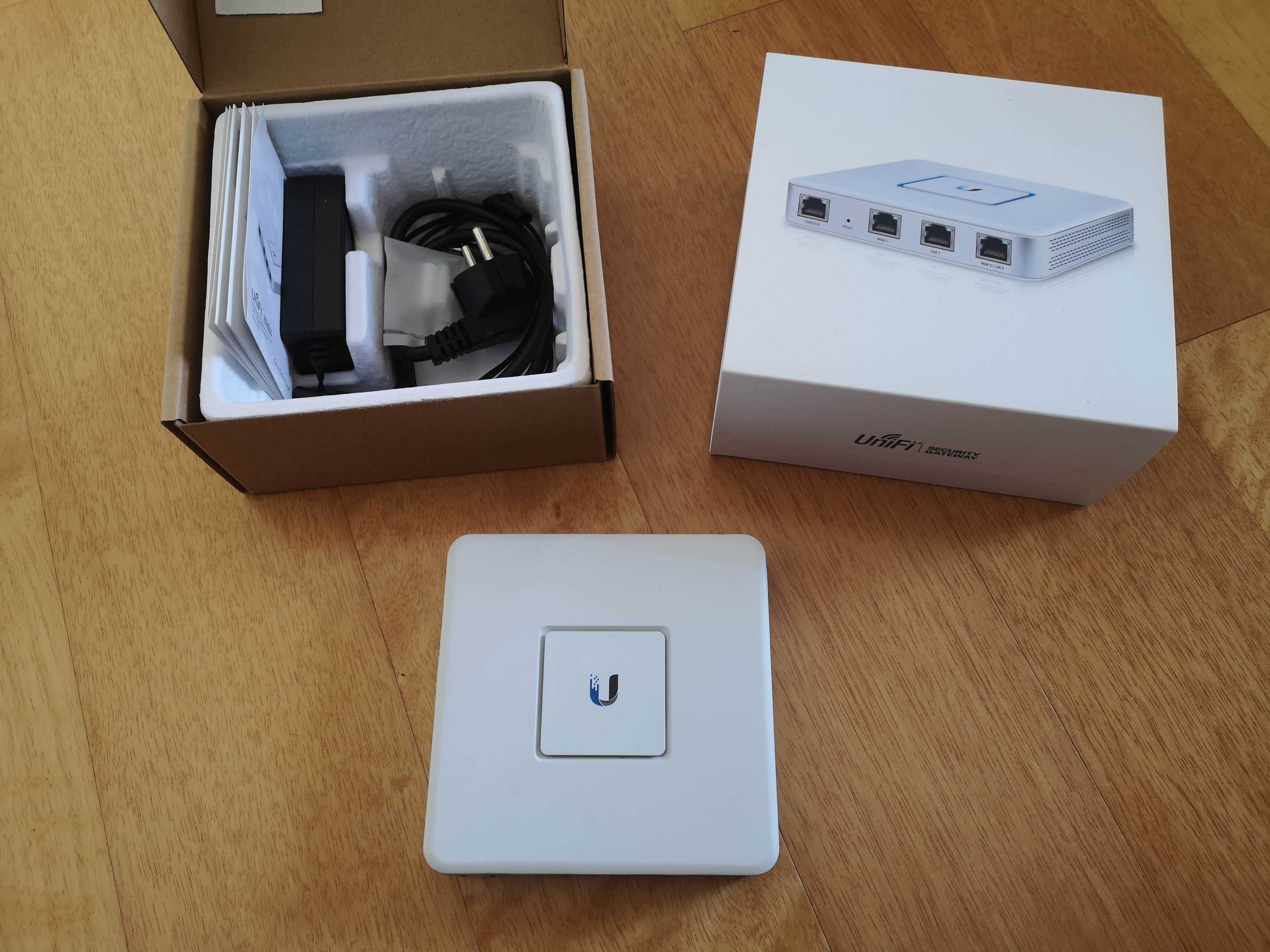 Ubiquiti USG Network Router (3 Gbit Ethernet Ports, UniFi Controller)