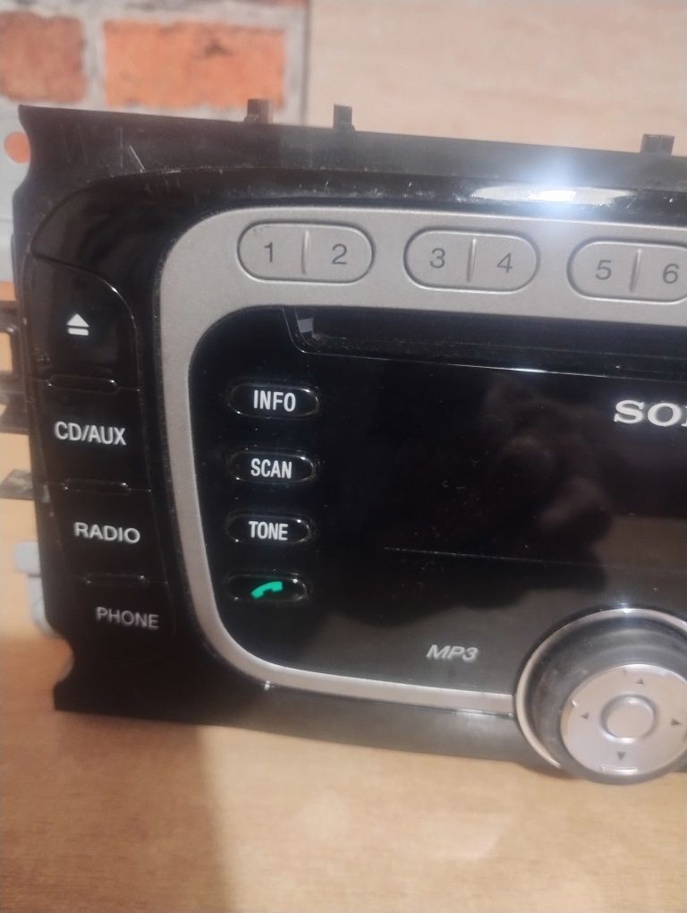 Radio.      Sony