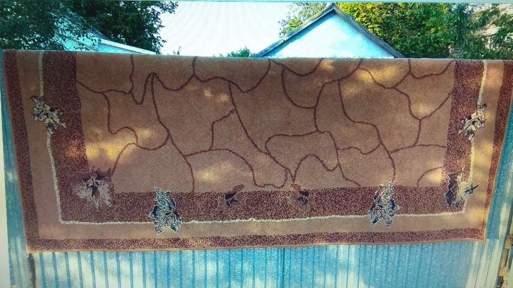 КОВЁР НАПОЛЬНЫЙ ( добротный ) .