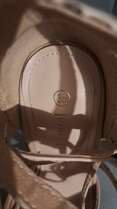 Szpilki bezowe letnie