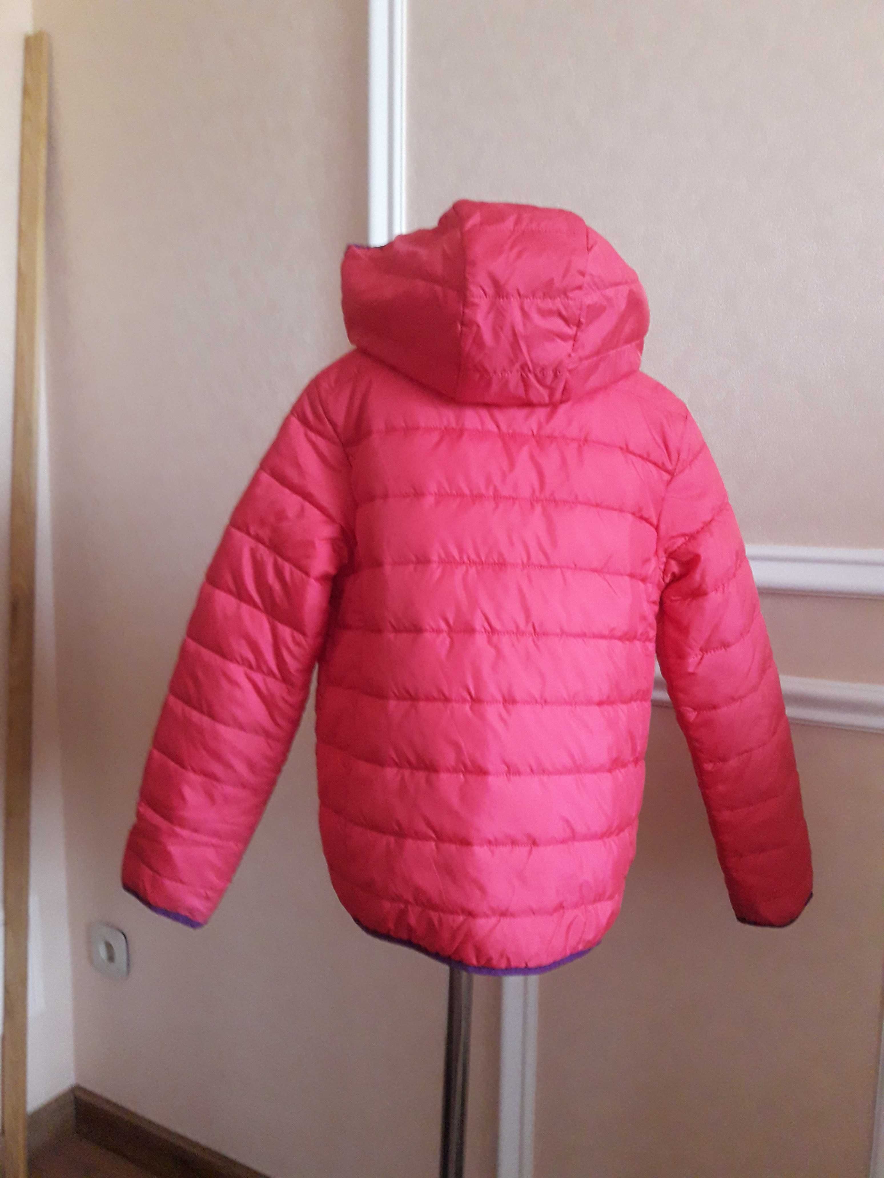 Продам демисезонную детскую курточку для девочки