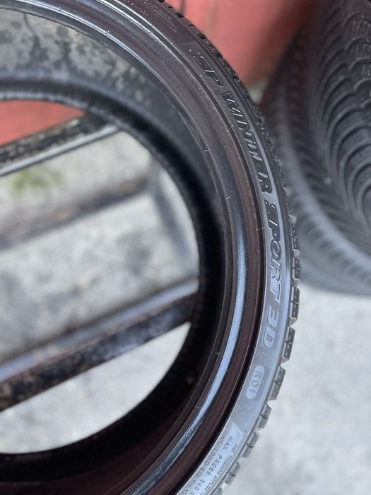 Шини 235/35 r19 зима Dunlop