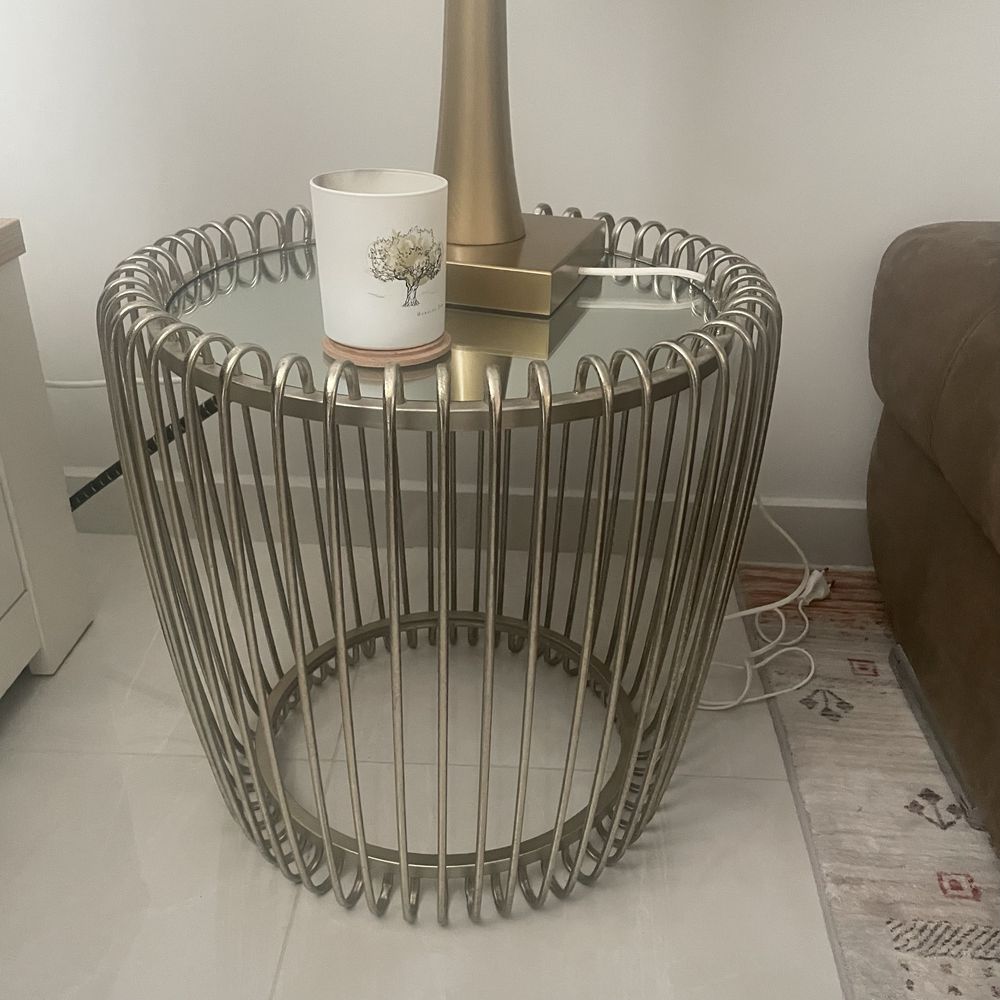 Mesa de apoio em dourado