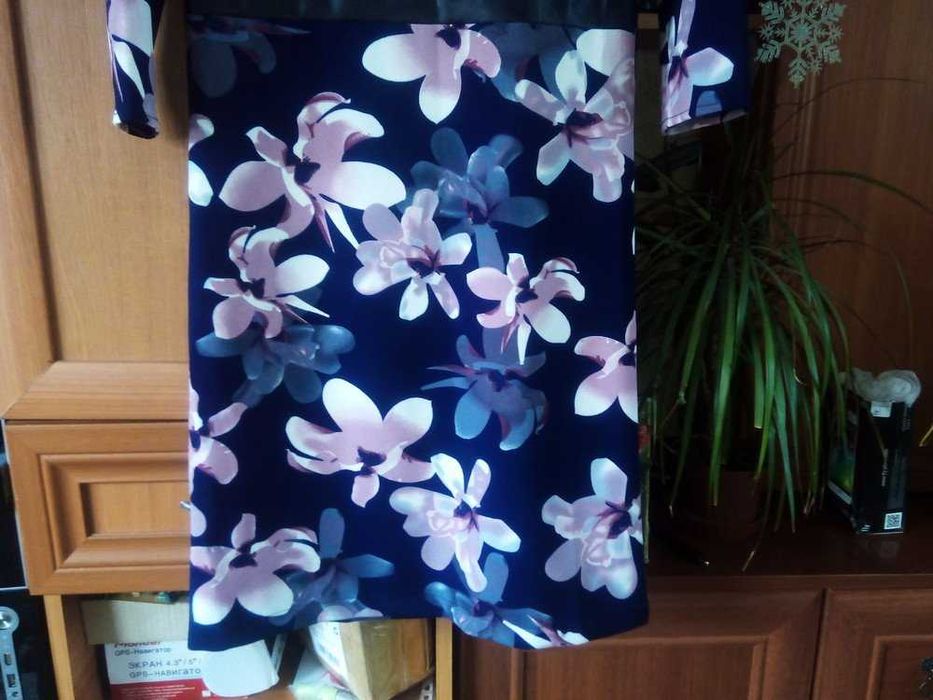 Сукня в квітковий принт, зі шкіряною вставкою