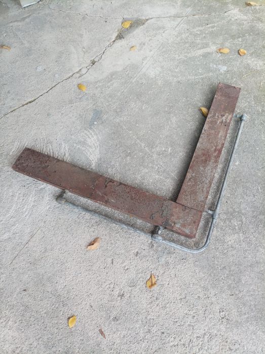 Obrzeże kuchni kaflowej pieca grilla.