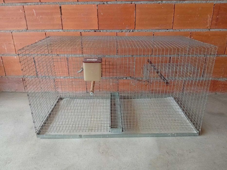 Varias gaiolas para venda e 8 ninhos