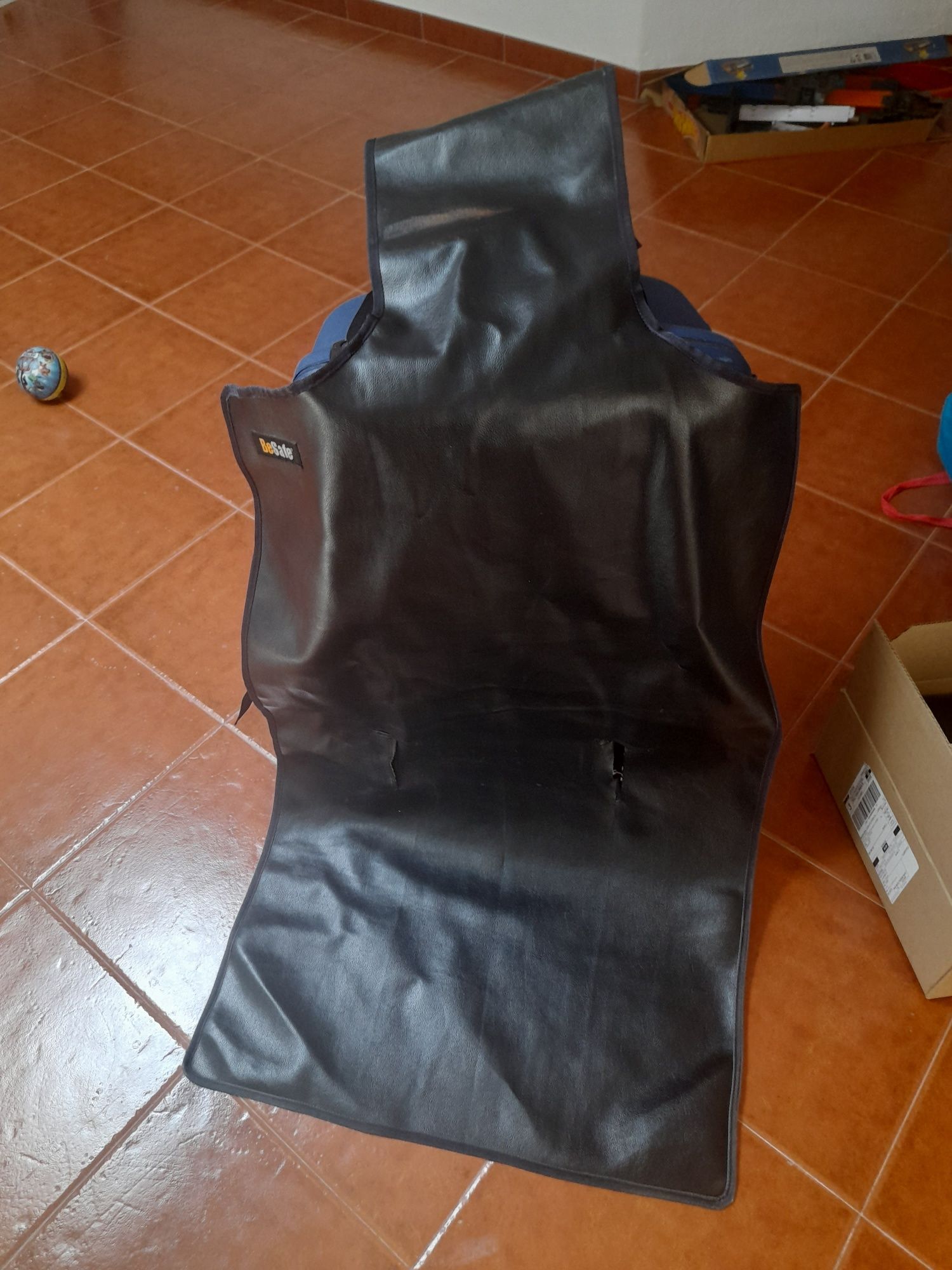 Cadeira de bebe auto 2, 3 e capa protectora em pele